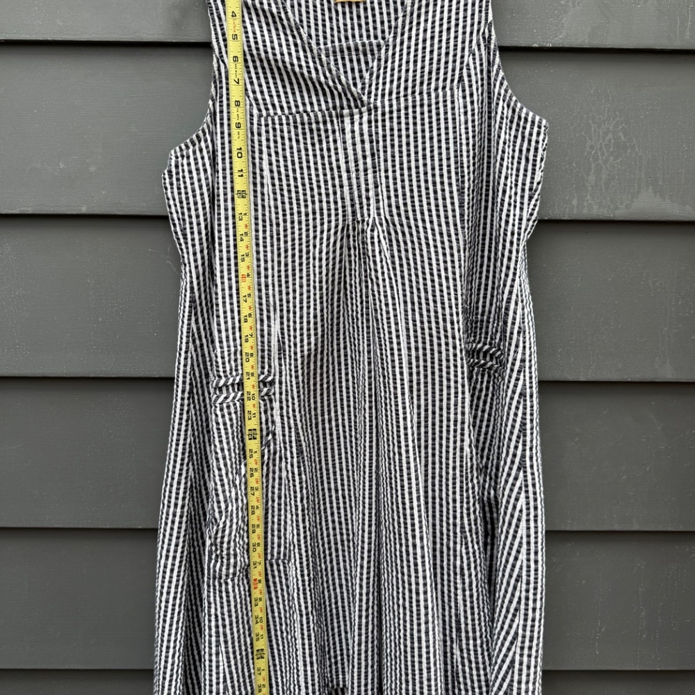 Sleeveless Black and White Striped Midi Dress with Pockets - Picture 6 of 9